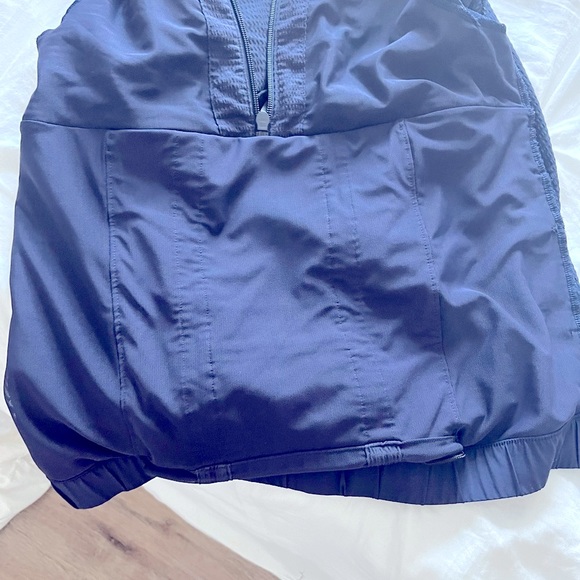 Rare lululemon pullover zip hood jacket that convertible into drawstring bag - Picture 6 of 6